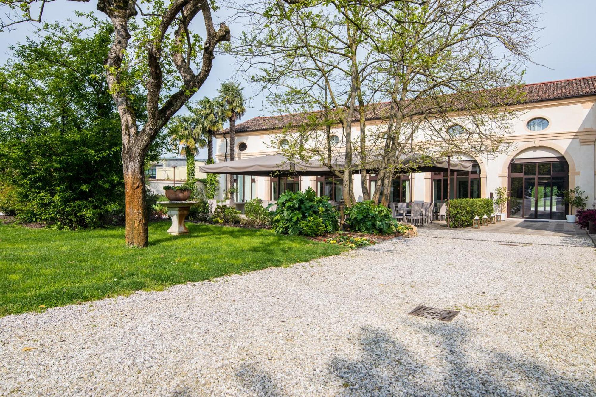 Hotel Ristorante Magia Del Brenta Fiesso D'artico Exterior photo